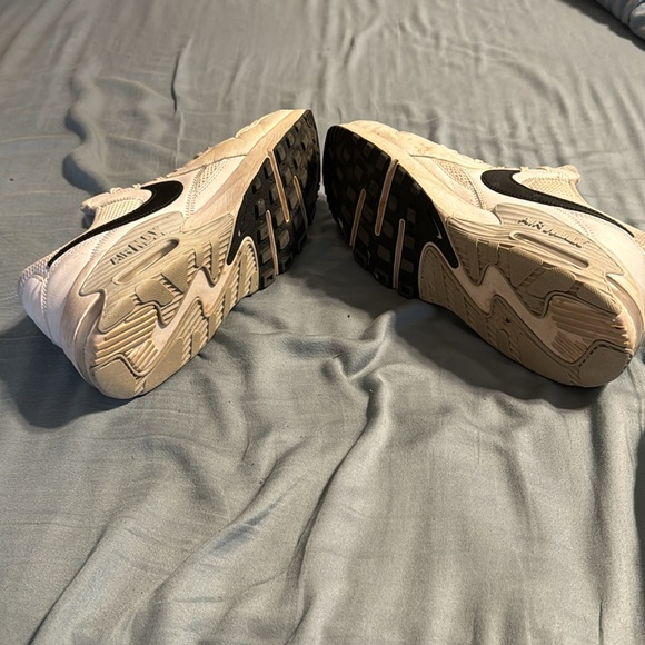 Like new Nike shoes - Picture 4 of 5